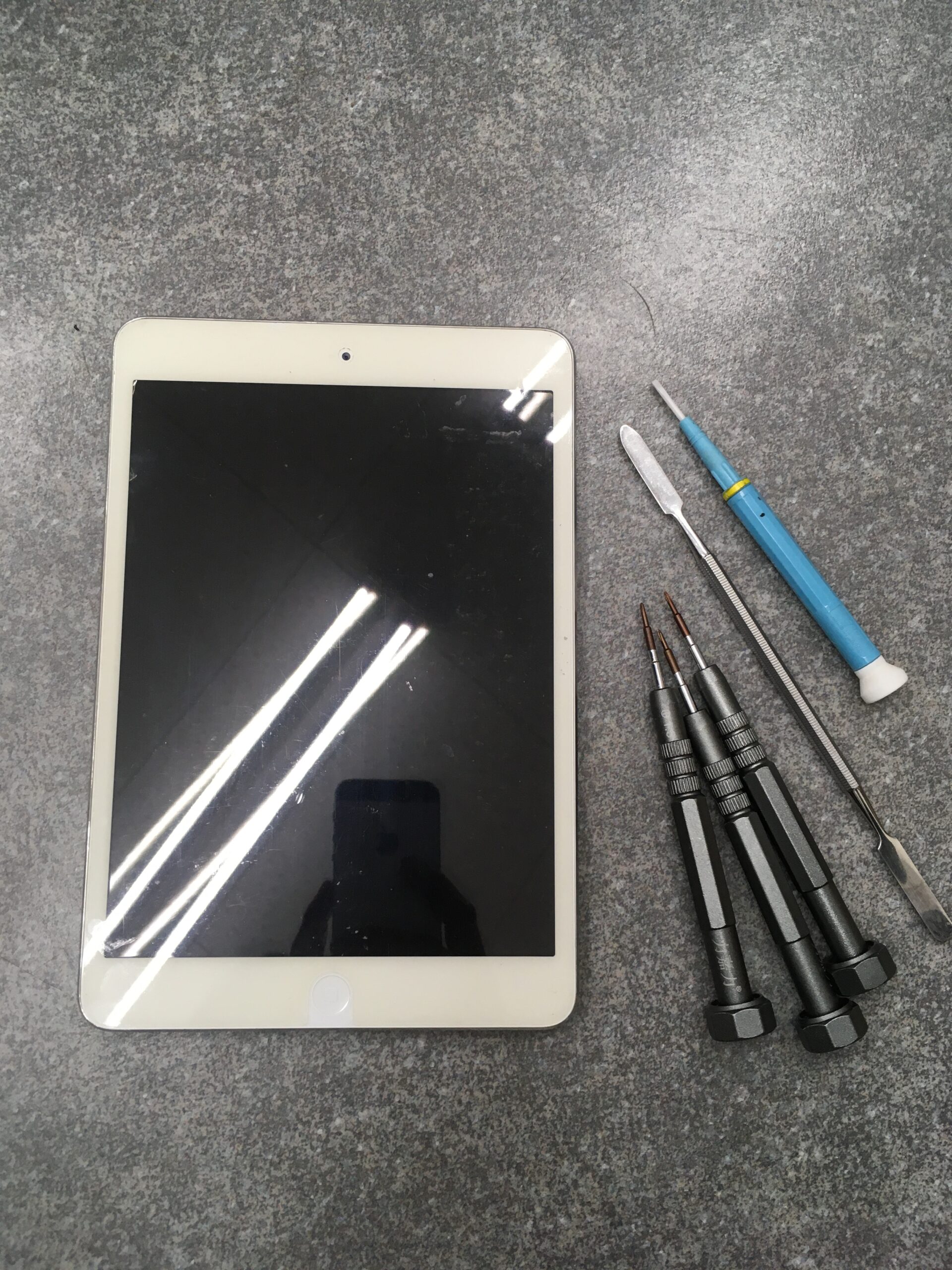 東海市で iPad のガラス画面割れや液晶破損の修理